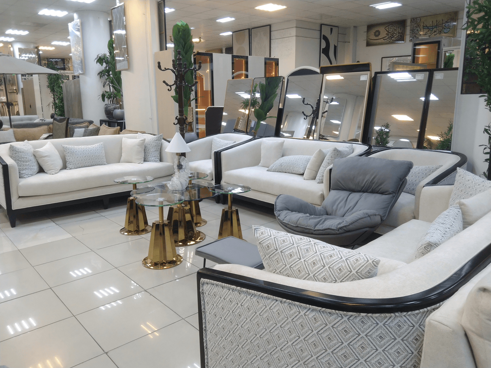 أثاث ومكيفات وسكراب